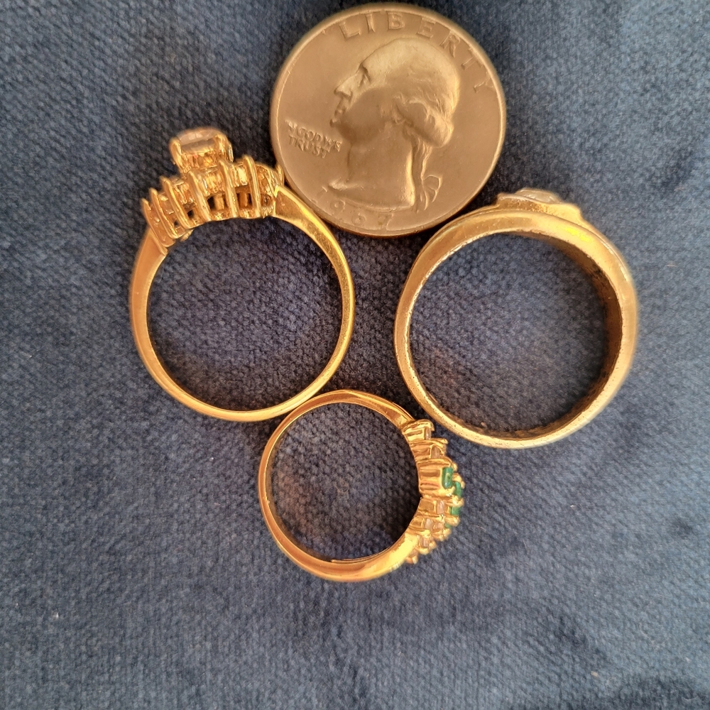 3 Costume Jewelry Rings & Faux Crystal Ring Holder Dish ~ Faux Diamonds! - Picture 3 of 16